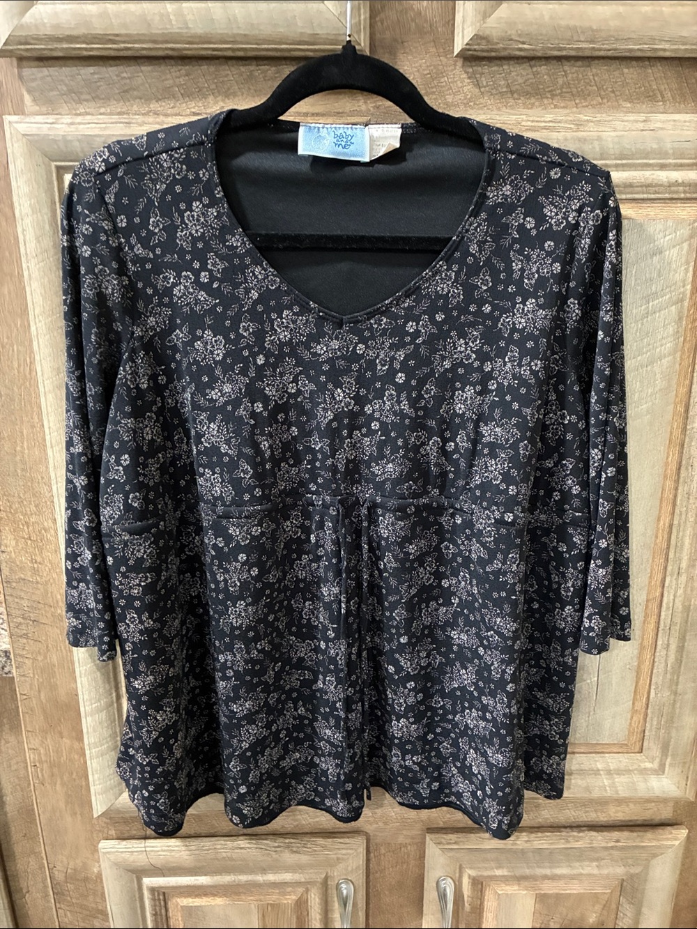 Black Floral V-Neck Tunic by Anonymous Brand - Relaxed Fit